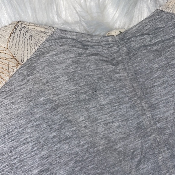 Medium Tiny shirt - Picture 3 of 5